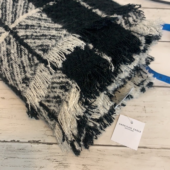 American Eagle AE Plaid Check Gingham Oversized Scarf Wrap Shawl Cover Up Black - Picture 5 of 5